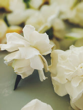 Load image into Gallery viewer, Caxixanath (Hidden Flower). natural perfume. Tuberose, gardenia, vanilla. April 2024
