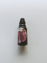 Load image into Gallery viewer, Octopus. natural perfume. kauai vetiver + petrichor. March 2023