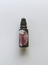 Load image into Gallery viewer, Octopus. natural perfume. kauai vetiver + petrichor. March 2023
