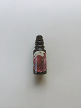 Load image into Gallery viewer, Octopus. natural perfume. kauai vetiver + petrichor. March 2023