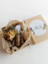 Load image into Gallery viewer, Persephone. natural perfume. jasmine, oud, sandalwood, lime, labdanum. March 2025