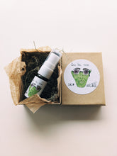 Load image into Gallery viewer, 2020 Hindsight. botanical perfume from long term tinctures. Borneo camphor, dittany of Crete, wild Vermont larch, Soqotra frankincense, Jin Xuan milk oolong, Karoo rock musk, rose damask Vermont, Sarcaucolon mossamedense Namibia. December 2020