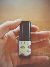 Load image into Gallery viewer, Lovers ♊︎ natural perfume. botanical tarot fragrance. anise and violet. June 2025