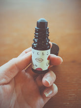 Load image into Gallery viewer, Lovers ♊︎ natural perfume. botanical tarot fragrance. anise and violet. June 2025