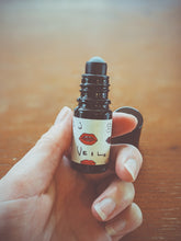 Load image into Gallery viewer, Lovers ♊︎ natural perfume. botanical tarot fragrance. anise and violet. June 2025