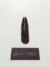 Load image into Gallery viewer, Precious Woods. botanical fragrance. boozy wood carved in moroccan cedar. October 2022