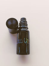 Load image into Gallery viewer, Star ♒︎ natural tarot perfume. handmade gardenia jasminoides extrait, musk, orris, black figs. February 2023