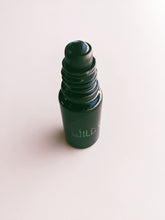 Load image into Gallery viewer, Venus ♀ natural perfume. salted amber, tea and rose powder. July 2024
