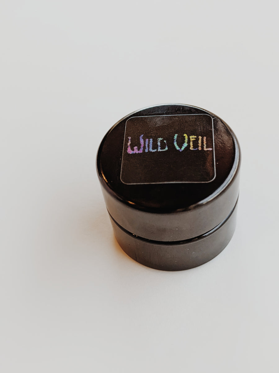 Powdery. Natural perfume fixative by Wild Veil.