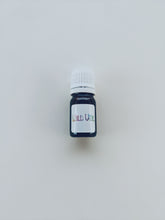 Load image into Gallery viewer, Unicorn. natural perfume. white flowers, orange blossom, oakmoss, roots and starfruit. December 2022