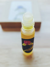 Load image into Gallery viewer, Hothouse. natural perfume. tuberose amber attack of the white floral flesh. July 2023