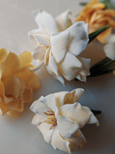 Load image into Gallery viewer, Gardenia Jasminoides Enfleurage.