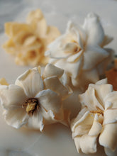 Load image into Gallery viewer, Gardenia Jasminoides Enfleurage.