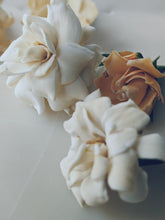 Load image into Gallery viewer, Gardenia, Wild Poplar Bud and Bushman Candle Enfleurage.