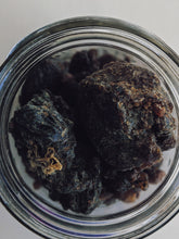 Load image into Gallery viewer, Blonde. natural perfume. suave lime-tabac. jasmine, frankincense, ambrette, sweet myrrh. August 2023