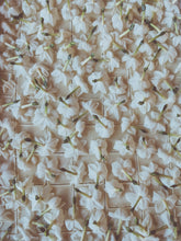Load image into Gallery viewer, Narcissus and Assam Agarwood Enfleurage.