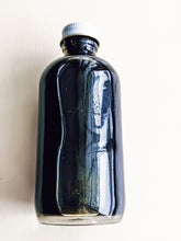 Load image into Gallery viewer, Cancer ♋︎ natural perfume. oceanic, herbaceous, grassy, powdery. botanical zodiac fragrance. July 2021