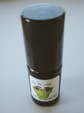 Load image into Gallery viewer, 2020 Hindsight. botanical perfume from long term tinctures. Borneo camphor, dittany of Crete, wild Vermont larch, Soqotra frankincense, Jin Xuan milk oolong, Karoo rock musk, rose damask Vermont, Sarcaucolon mossamedense Namibia. December 2020
