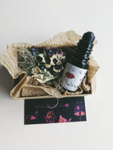 Load image into Gallery viewer, Lovers. natural perfume. botanical tarot fragrance. anise and violet. February 2022