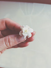 Load image into Gallery viewer, Jasmine Sambac Soliflore. Concentrated Jasminum sambac natural perfume with in house aromatic extracts. Creamy white petals. Golden nectar. Soft tea. Honey. Warm skin. Tropical fruit. June 2026